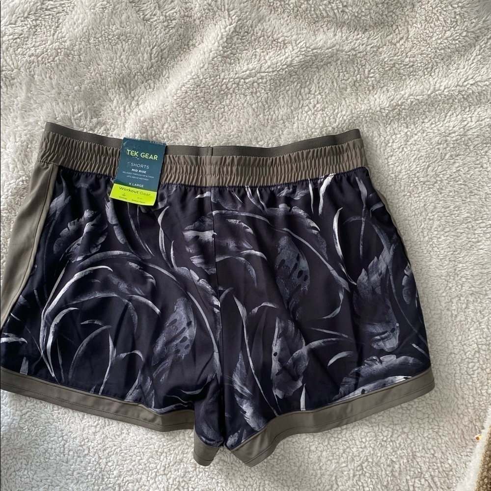 NWT - TEK GEAR Mid Rise Shorts, XL